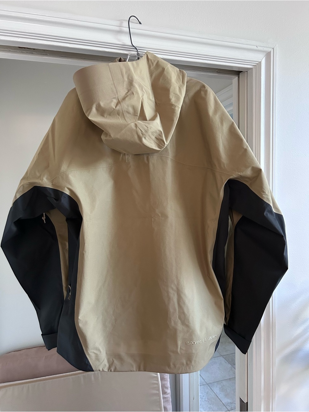 Nike GORE-TEX Hooded waterproof Jacket - Picture 2 of 7